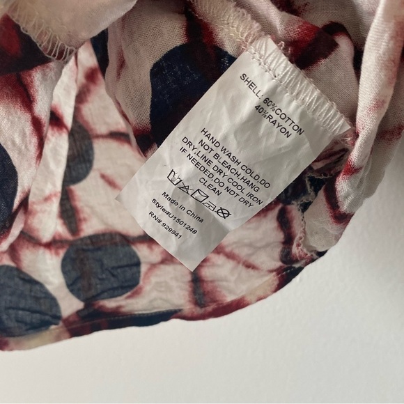 Simple by Suzanne Betro geometric print tunic top.
Size 1X - Picture 11 of 11